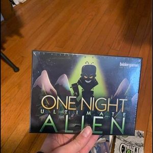 One Night Ultimate Alien (One Night Ultimate Werewolf)